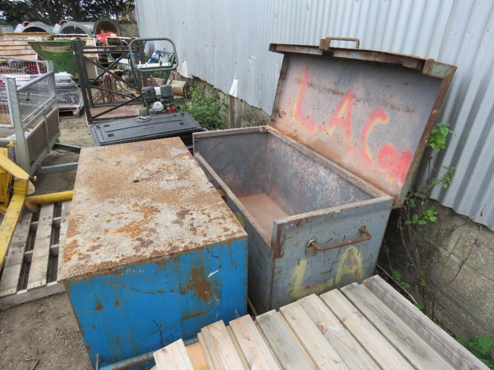 2 X METAL TOOL SAFES, NO KEYS. THIS LOT IS SOLD UNDER THE AUCTIONEERS MARGIN SCHEME, THEREFORE NO - Image 2 of 3