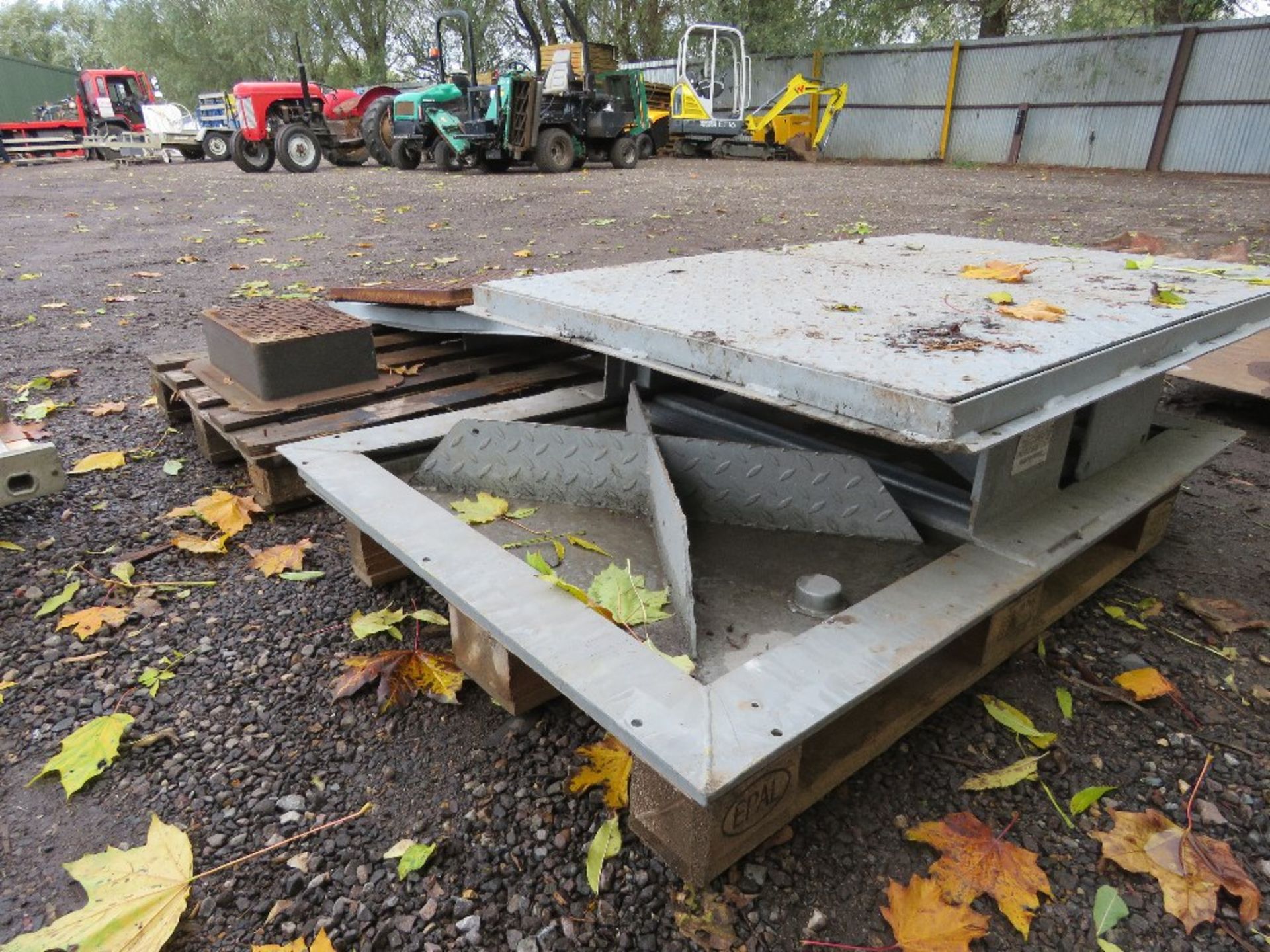 2 X PALLETS OF ASSORTED METAL MANHOLE ASSEMBLIES. THIS LOT IS SOLD UNDER THE AUCTIONEERS MARGIN S - Image 4 of 5