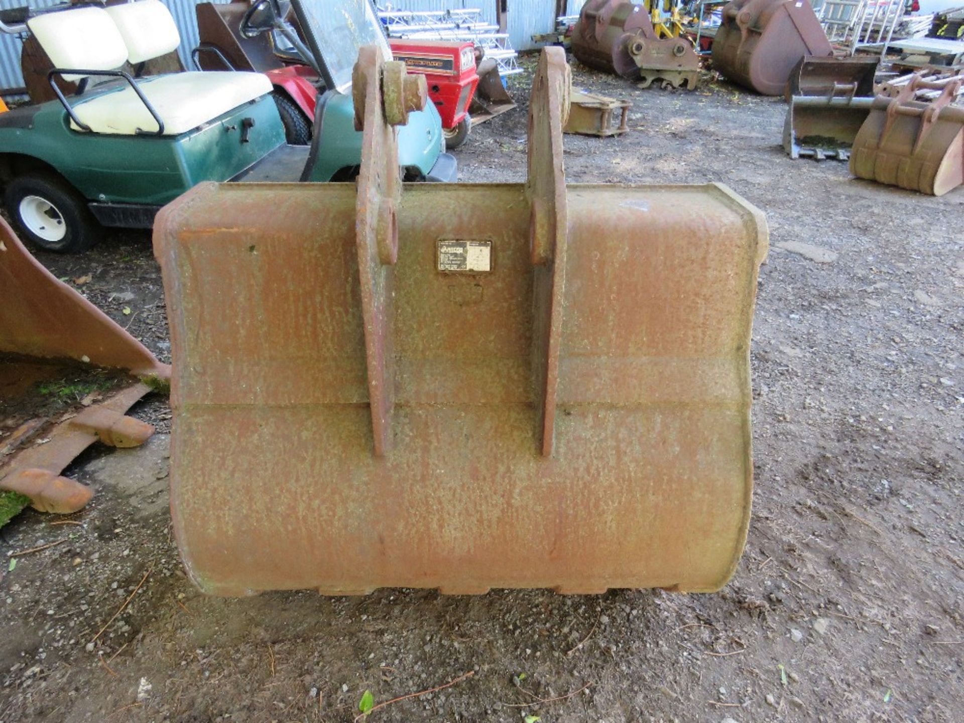 EXCAVATOR BUCKET, 3FT WIDTH ON 60MM PINS APPROX. - Image 3 of 3