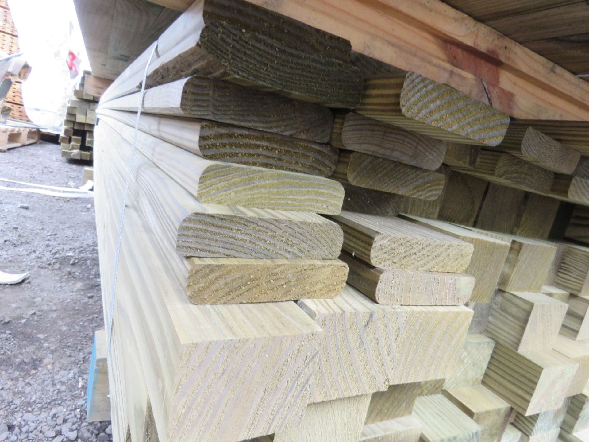 PACK OF TREATED TIMBER BOARDS AND BATTENS: BOARDS (26NO APPROX) 100MM WIDE AND BATTENS (66NO APPROX) - Image 4 of 4