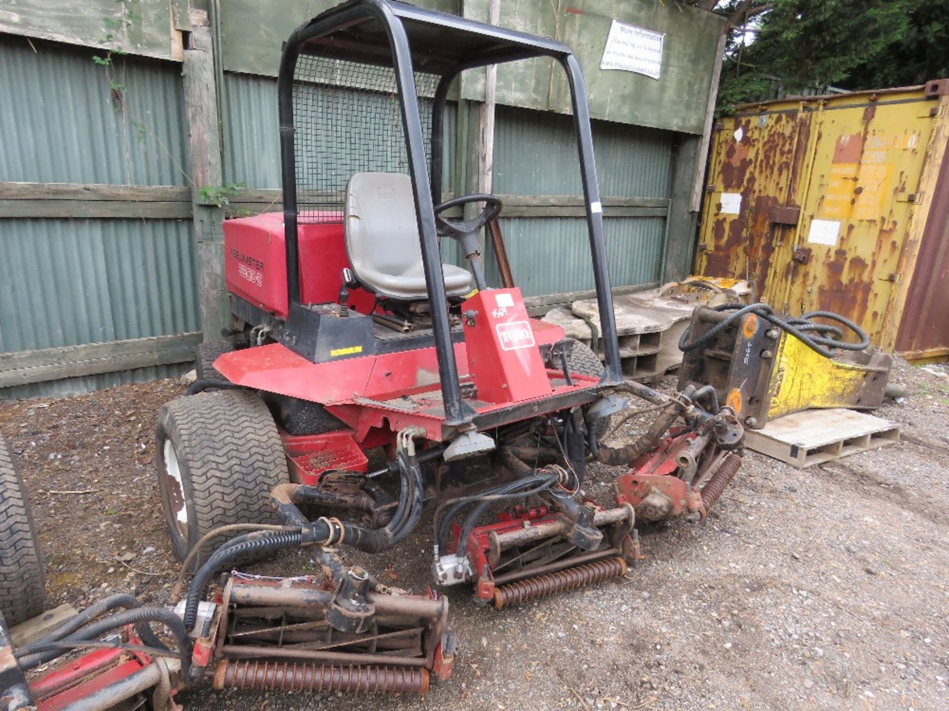 TORO REELMASTER 6500D 5 GANG 4WD MOWER, EX GOLF COURSE. WHEN TESTED WAS SEEN TO RUN, DRIVE AND BLADE