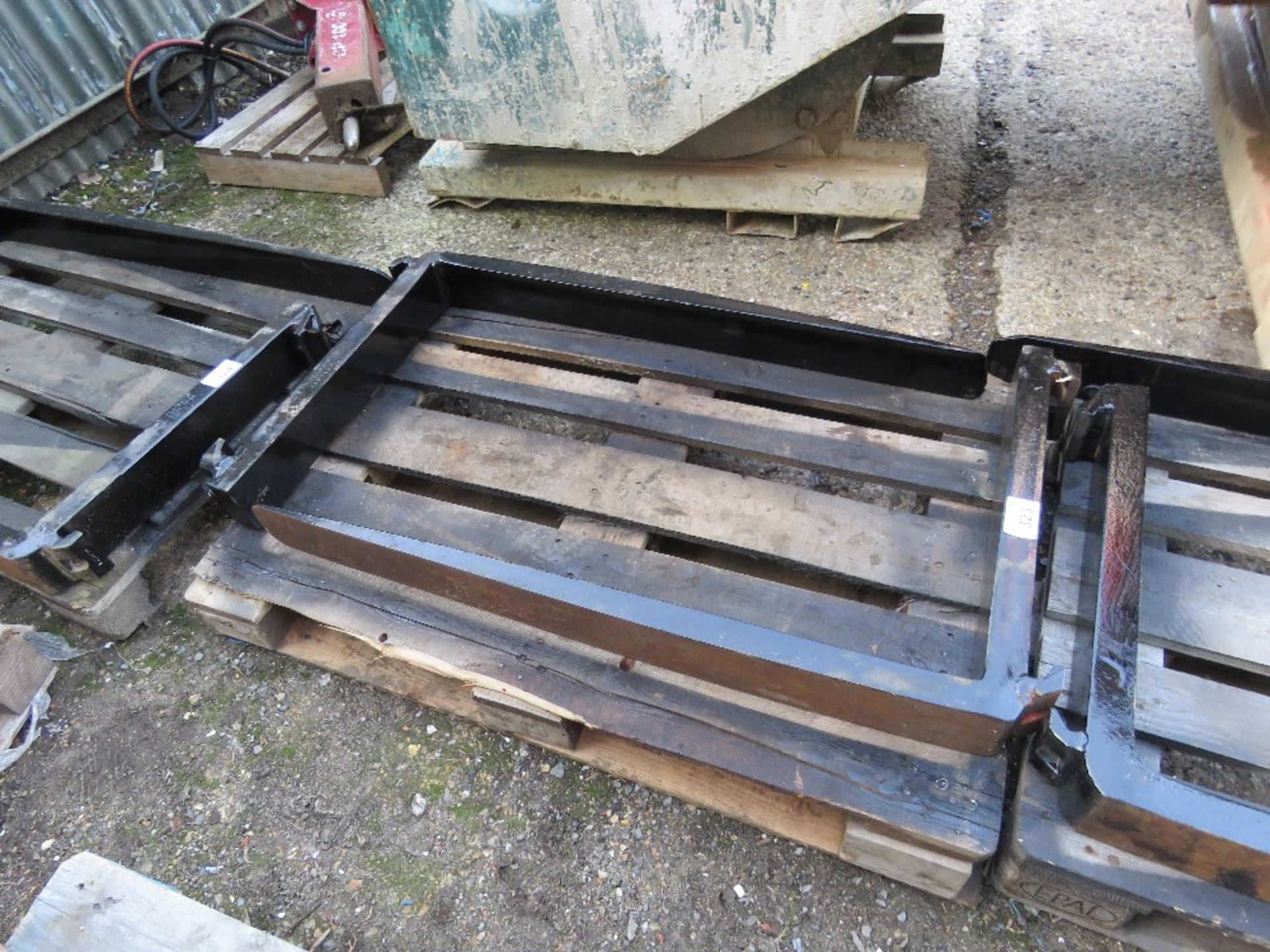 PAIR OF FORKLIFT TINES, SUITABLE FOR 20" CARRIAGE. - Image 2 of 2