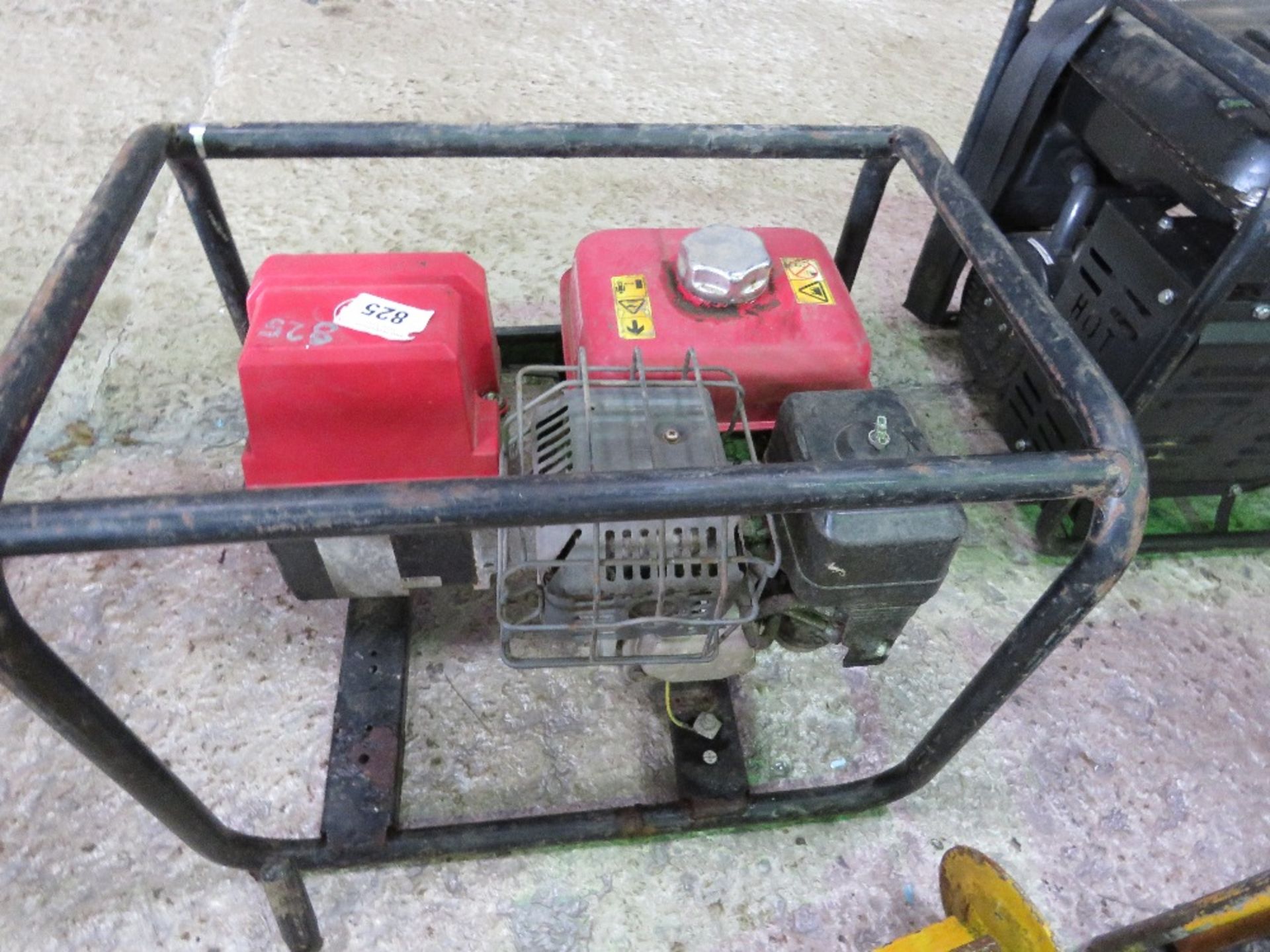 DUAL VOLTAGE PETROL ENGINED GENERATOR. - Image 4 of 4