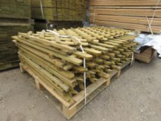 STACK OF ASSORTED LATTICE AND PALLISADE WOODEN PANELS.