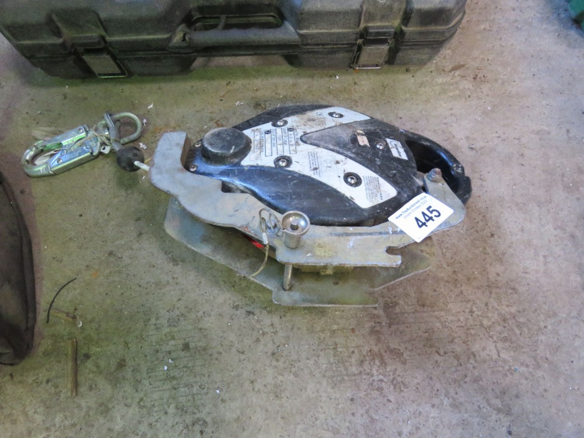 MANHOLE RECOVERY WINCH UNIT. THIS LOT IS SOLD UNDER THE AUCTIONEERS MARGIN SCHEME, THEREFORE NO VAT