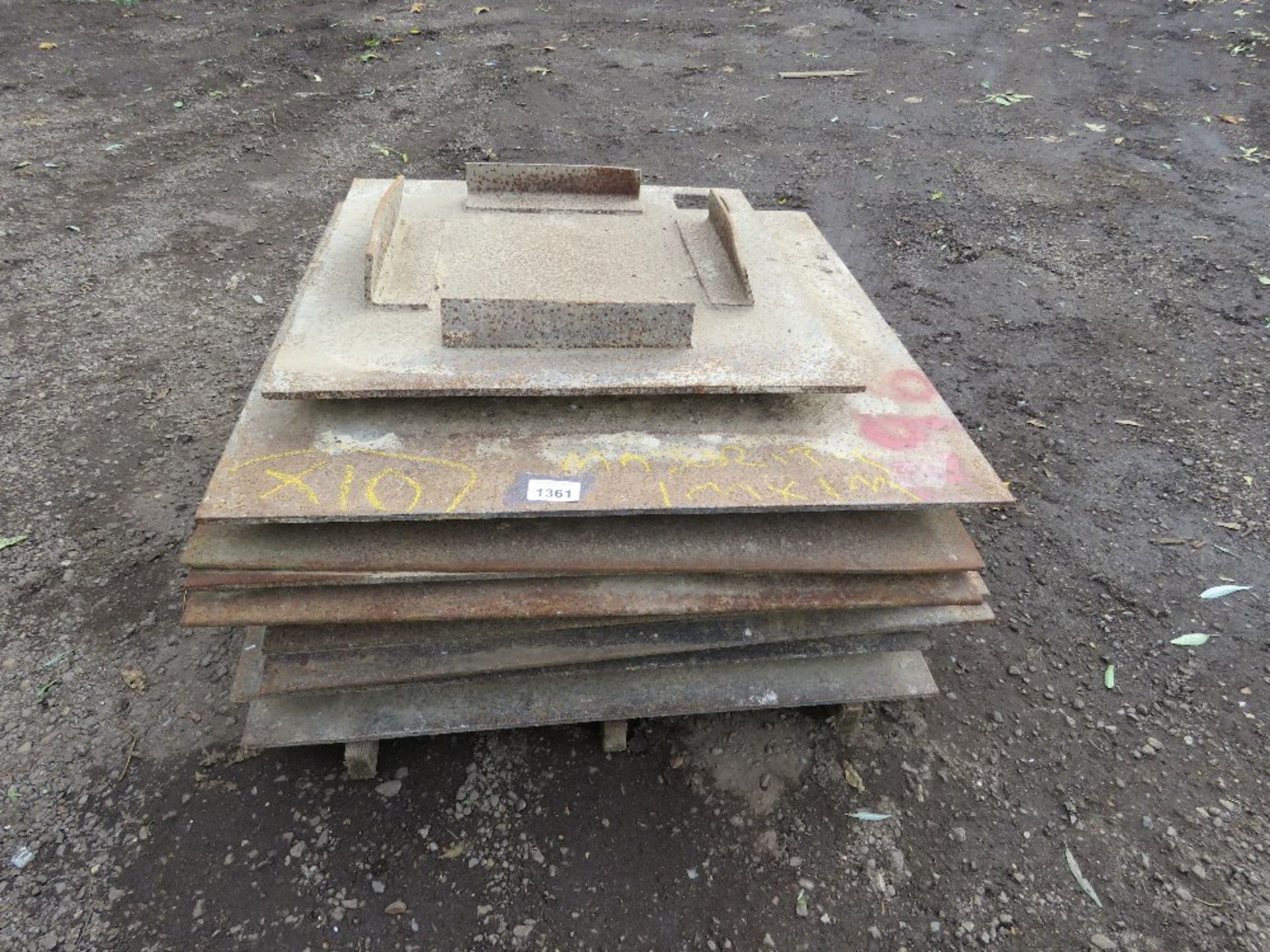 10 X HEAVY STEEL ROAD PLATES: MAJORITY ARE 1M X 1M APPROX . - Image 2 of 2