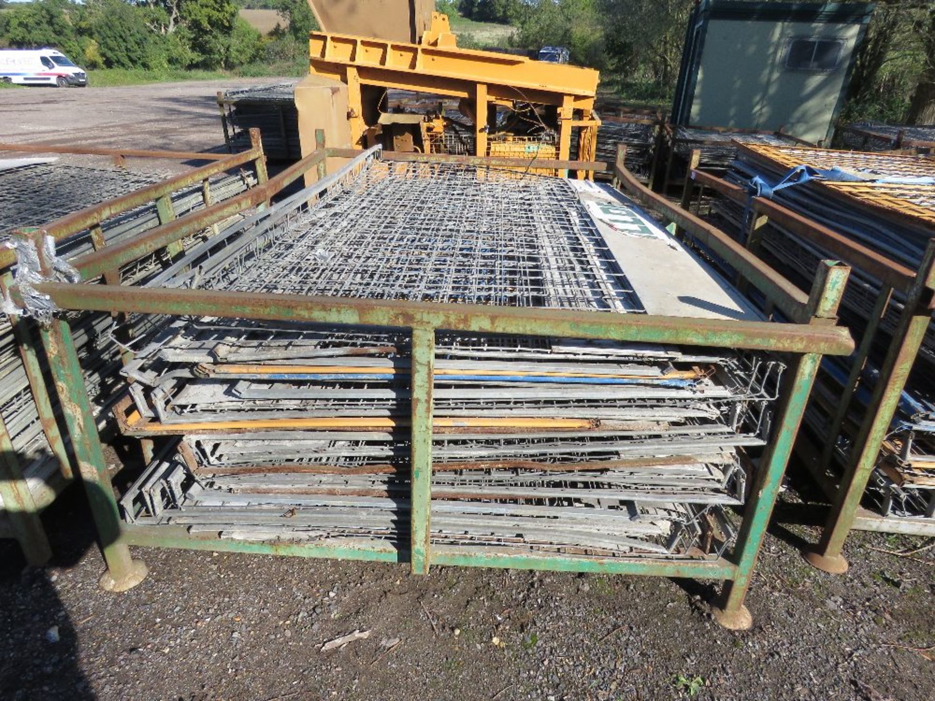 1 X LARGE STILLAGE OF SCAFFOLD SAFETY MESH PANELS, 8FT X 4FT APPROX. - Image 3 of 4