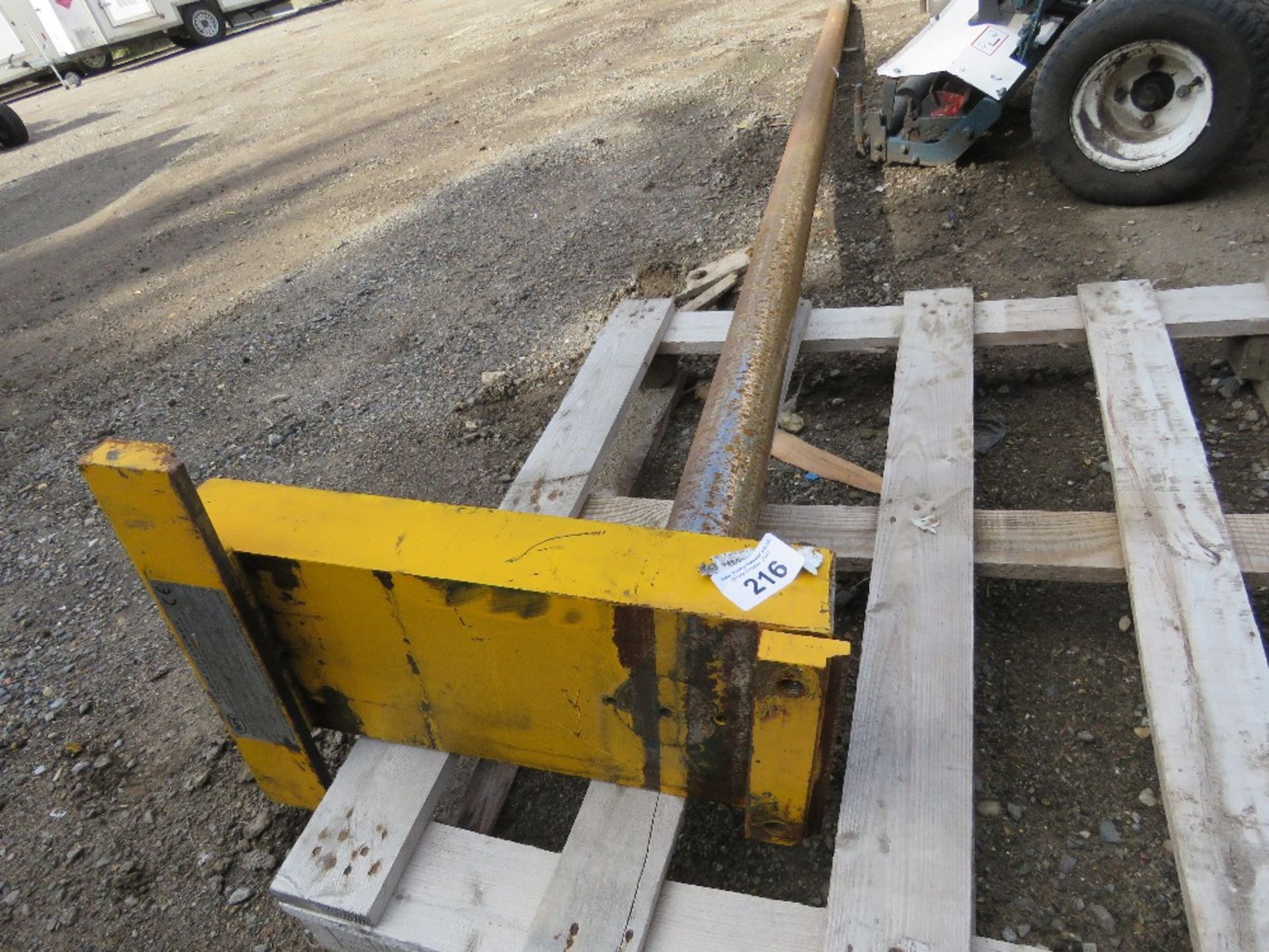 FORKLIFT MOUNTED CARPET TUBE SPIKE, 13FT LENGTH APPROX ON 16" CARRIAGE. - Image 2 of 2