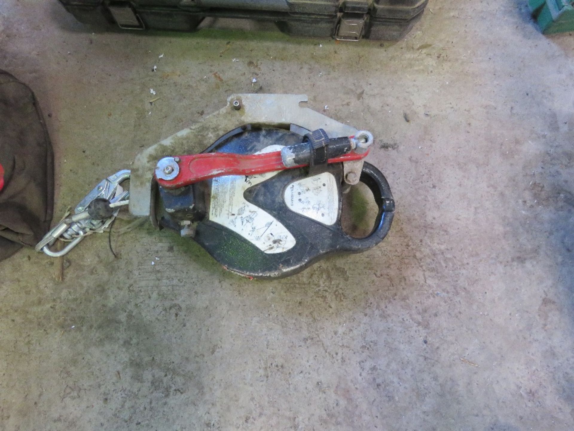 MANHOLE RECOVERY WINCH UNIT. THIS LOT IS SOLD UNDER THE AUCTIONEERS MARGIN SCHEME, THEREFORE NO VAT - Image 2 of 2