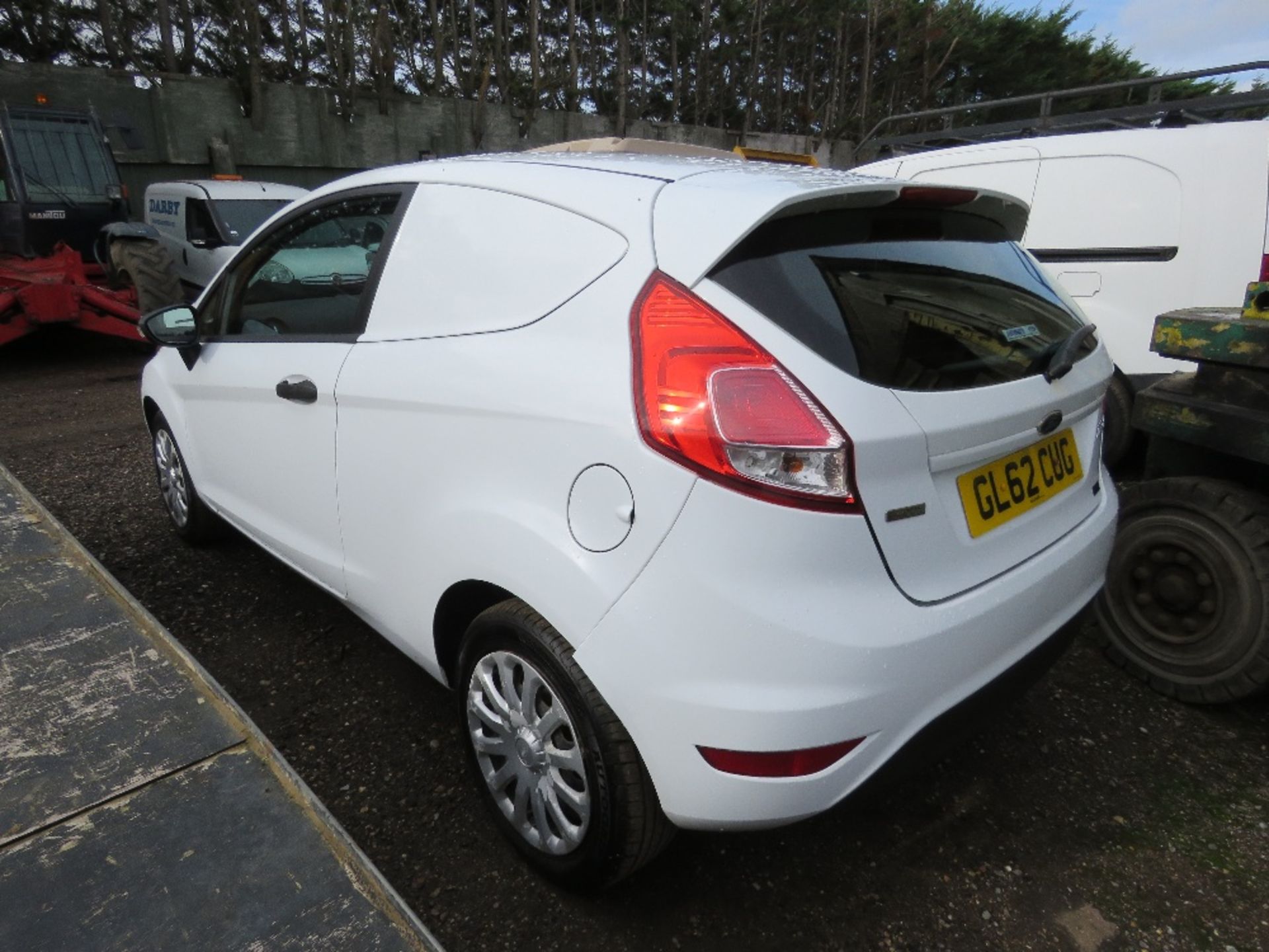 FORD FIESTA DIESEL PANEL VAN REG:GL62 CUG WITH V5. MOT UNTIL OCTOBER 2023. 209,014 REC MILES. SOURCE - Image 3 of 9