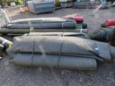 1 X PALLET OF HIGH QUALITY ASTRO TURF / FAKE GRASS, UNUSED. ROLL END AND SURPLUS LENGTHS. THIS LOT