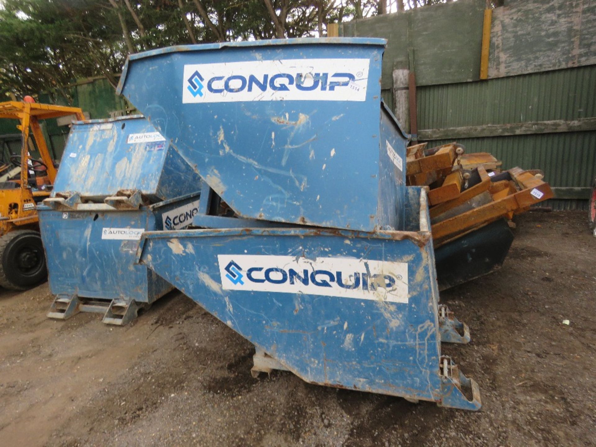 2 X CONQUIP FORKLIFT MOUNTED TIP SKIPS WITH AUTOLOCK SYSTEM.