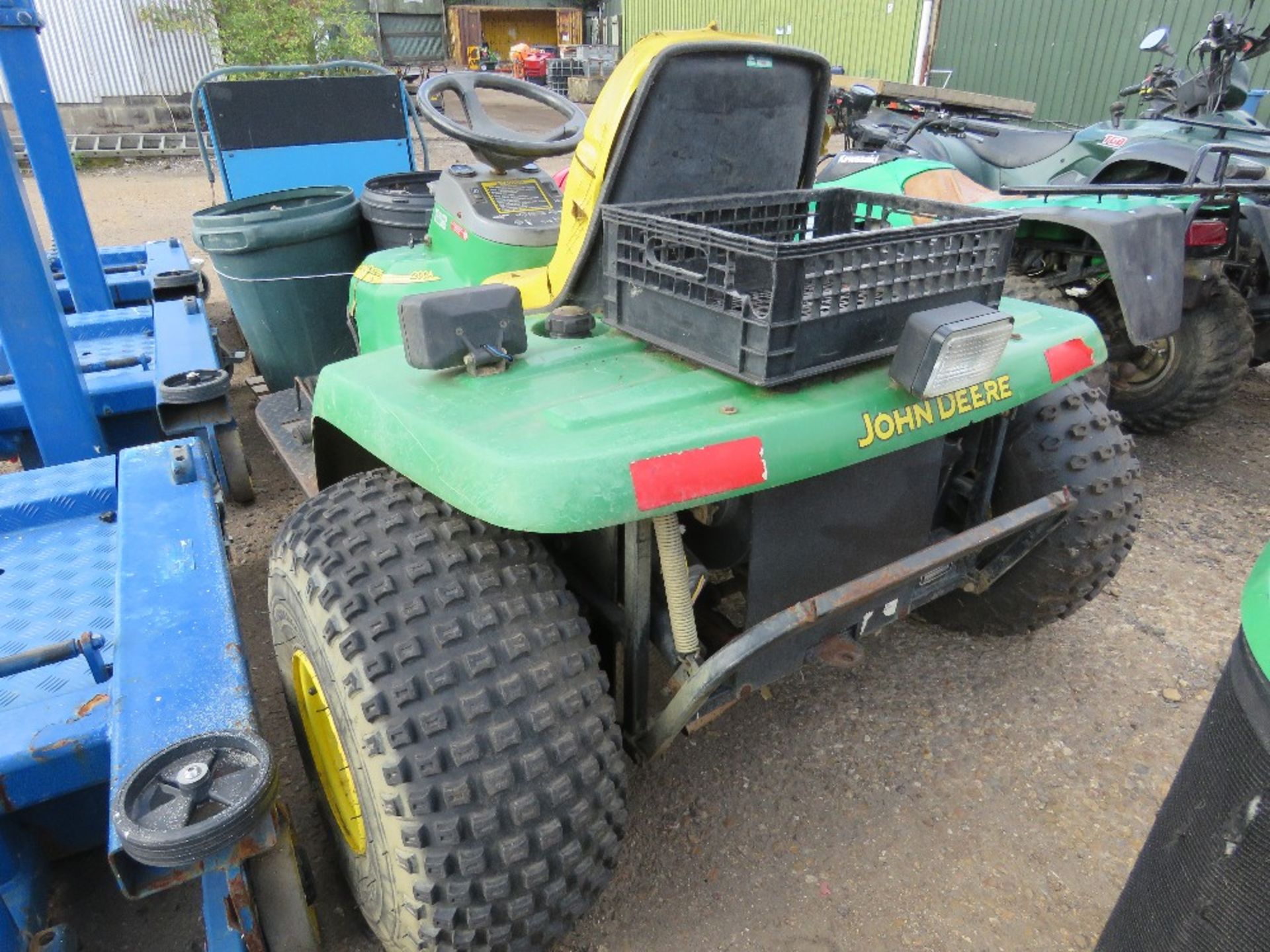 JOHN DEERE 1200A 3 WHEELED BUNKER RAKE UNIT. PETROL ENGINED. WHEN TESTED WAS SEEN TO START AND DRIVE - Image 3 of 4