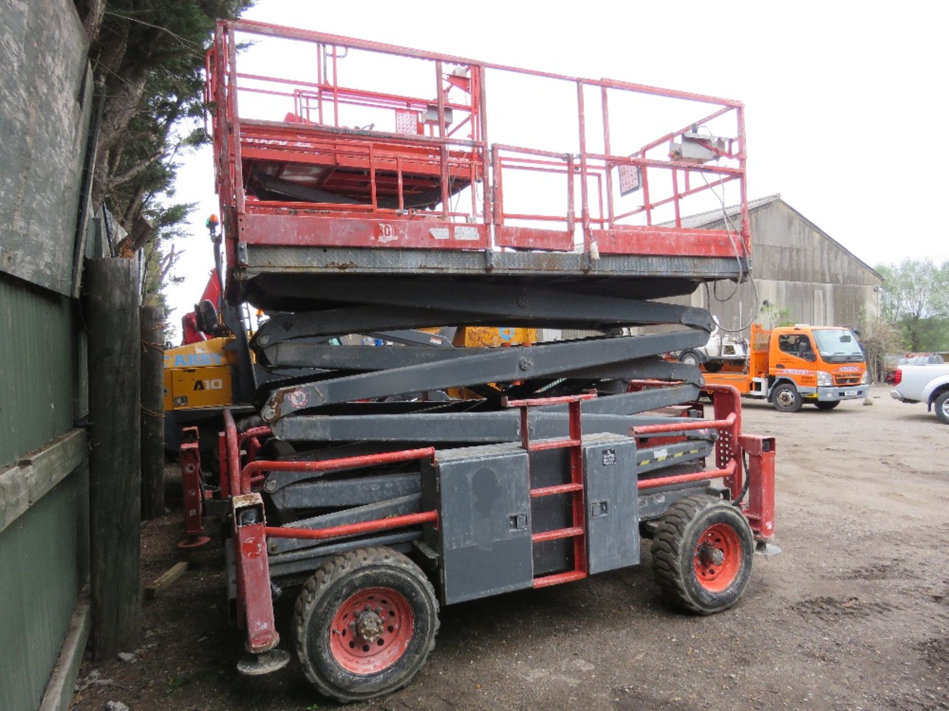 SKYJACK 8841RT ROUGH TERRAIN SCISSOR LIFT ACCESS UNIT, YEAR 2015. SN:40001778. WHEN TESTED WAS S - Image 2 of 6