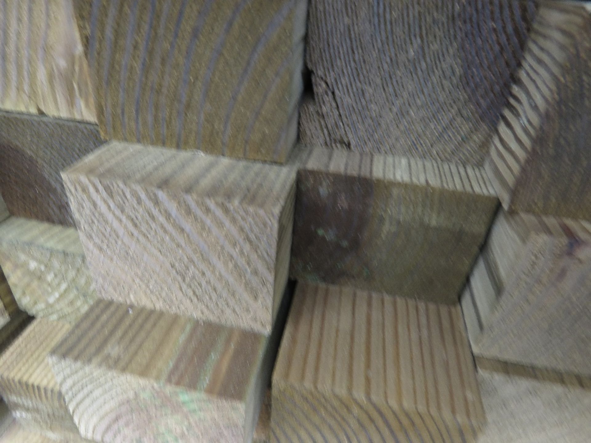 PACK OF TREATED TIMBER BOARDS AND BATTENS: BOARDS (26NO APPROX) 100MM WIDE AND BATTENS (66NO APPROX) - Image 3 of 4