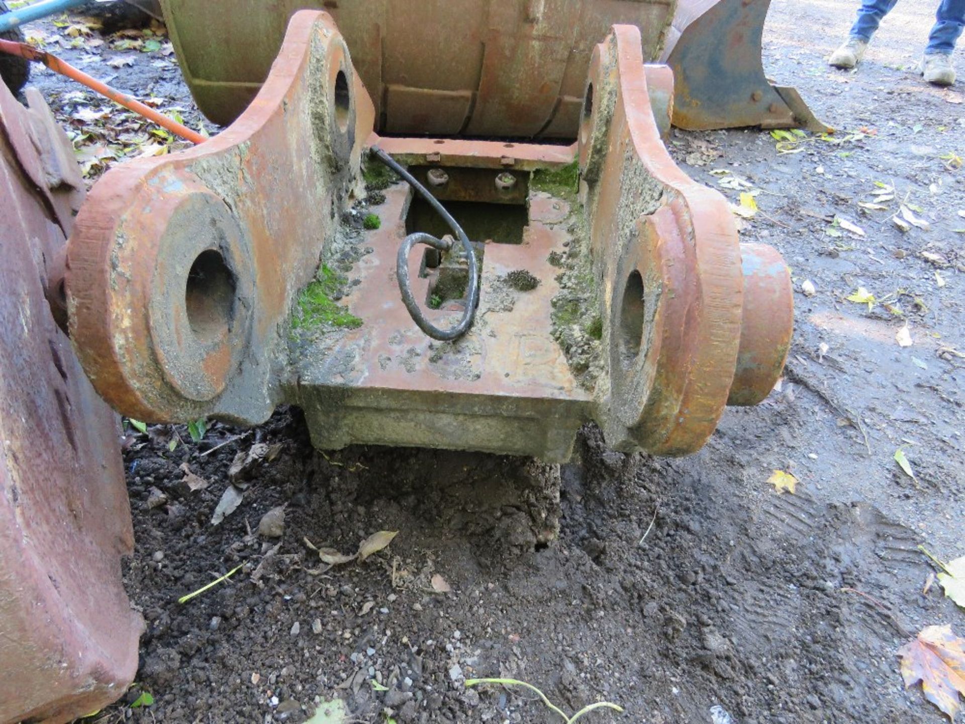 EXCAVATOR HYDRAULIC QUICK HITCH ON 90MM PINS. - Image 2 of 4