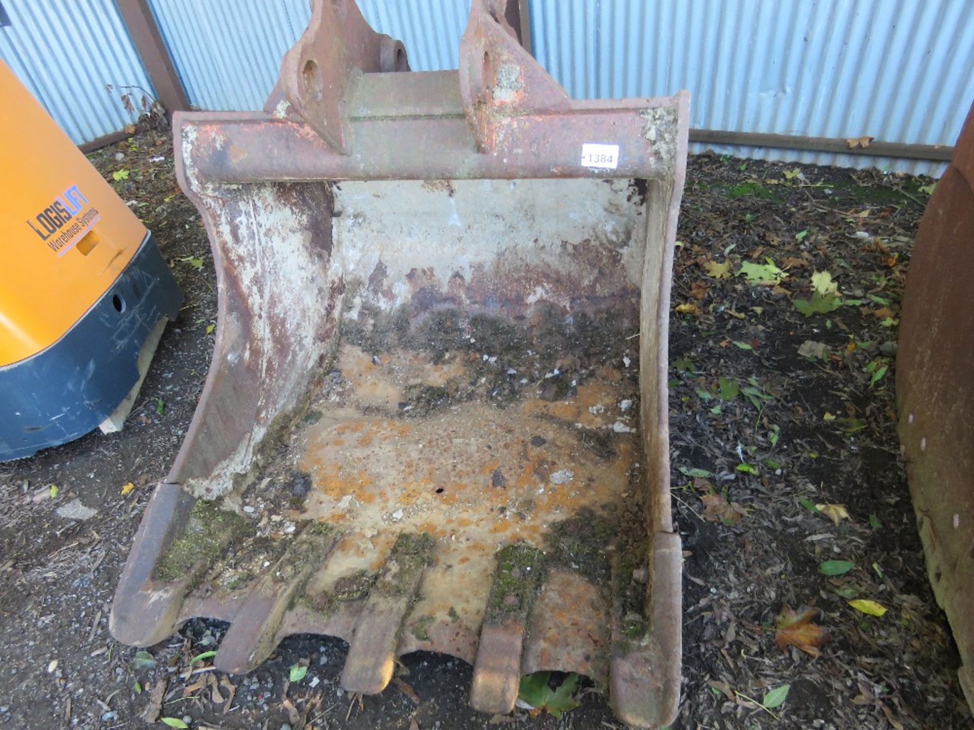EXCAVATOR BUCKET, 3FT WIDTH ON 60/70MM PINS APPROX. - Image 3 of 4