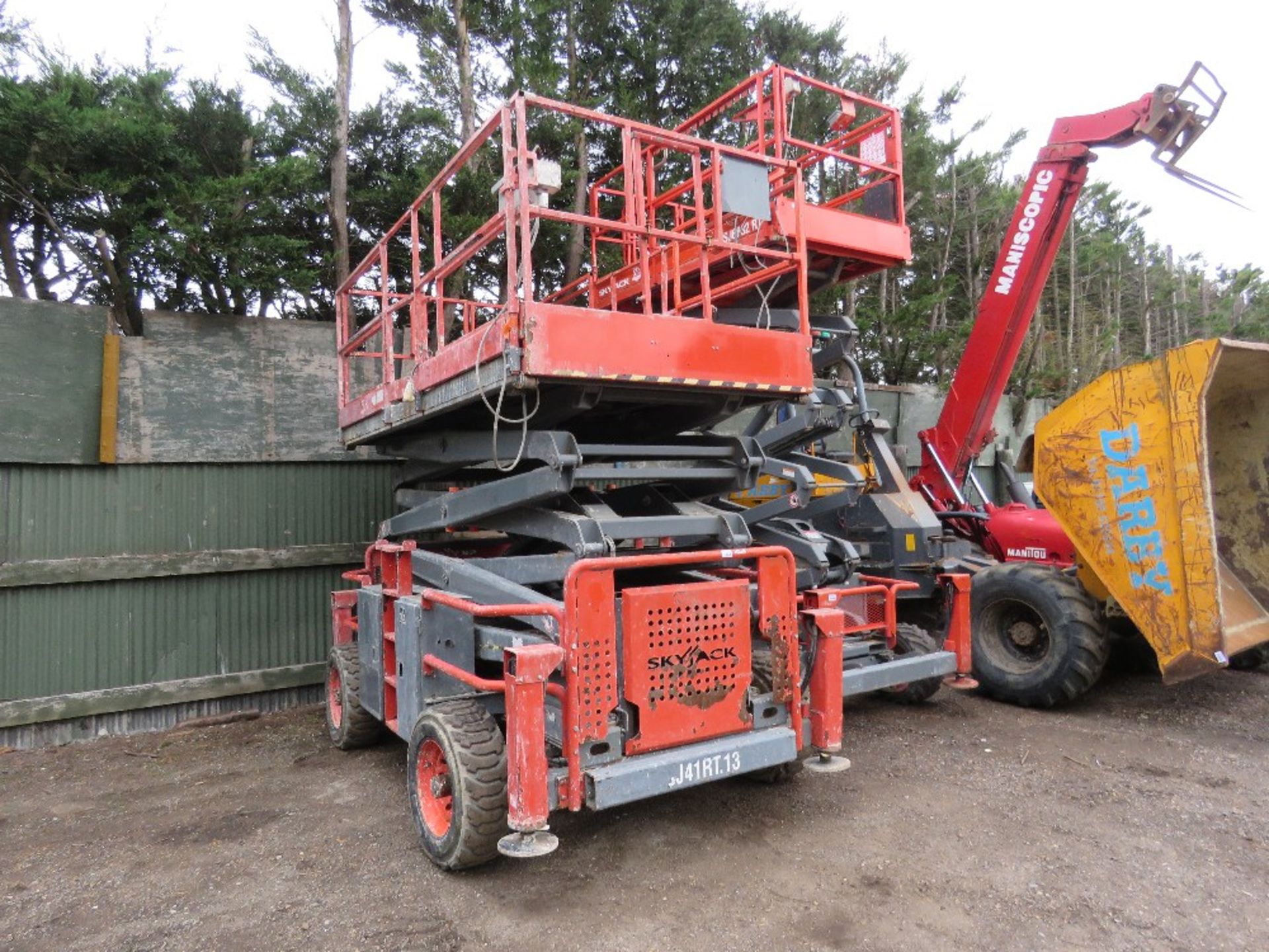 SKYJACK 8841RT ROUGH TERRAIN SCISSOR LIFT ACCESS UNIT, YEAR 2015. SN:40001778. WHEN TESTED WAS S