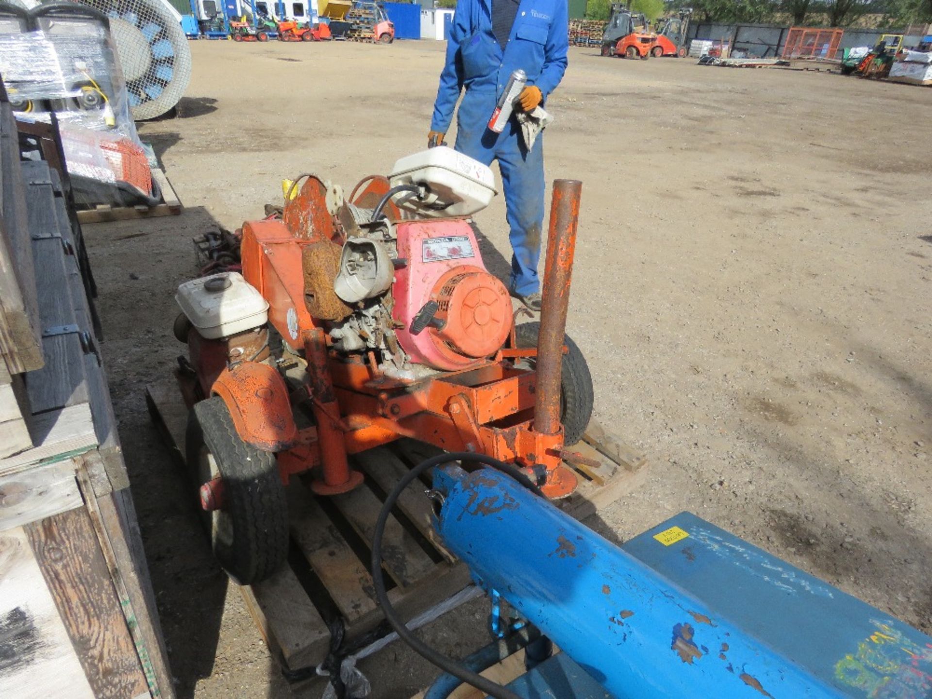 HONDA ENGINED CROFTS 35 CABLE WINCH ON SITE TOWED CHASSIS. - Image 2 of 3