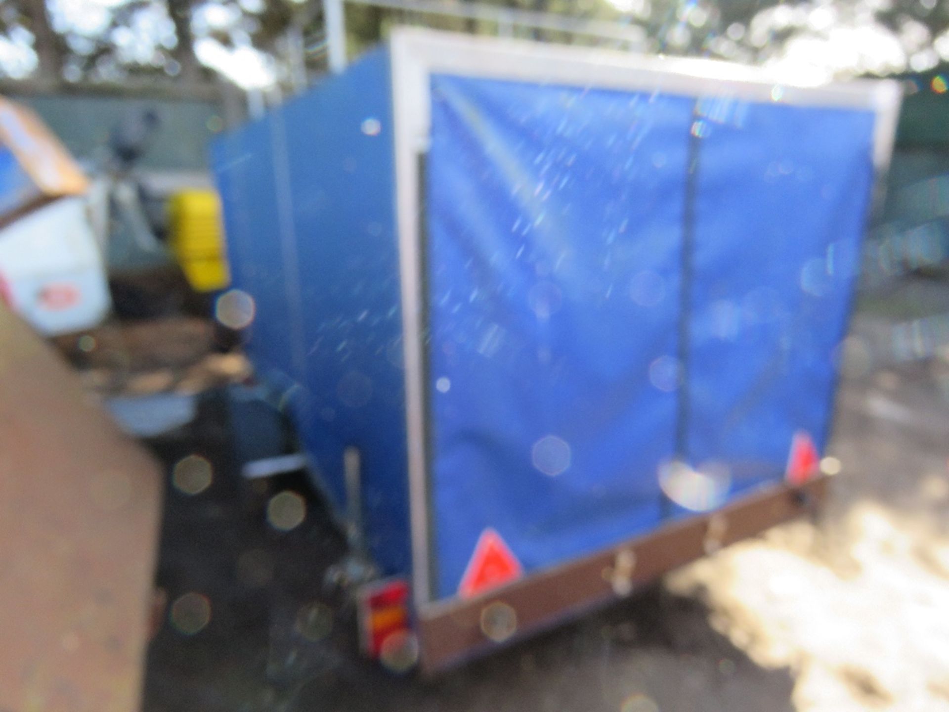 SINGLE AXLED TRAILER WITH SHEET COVER, 12FT X 5FT APPROX. POSSIBLY DESIGNED FOR CANOE TRANSPORT?? - Image 6 of 6