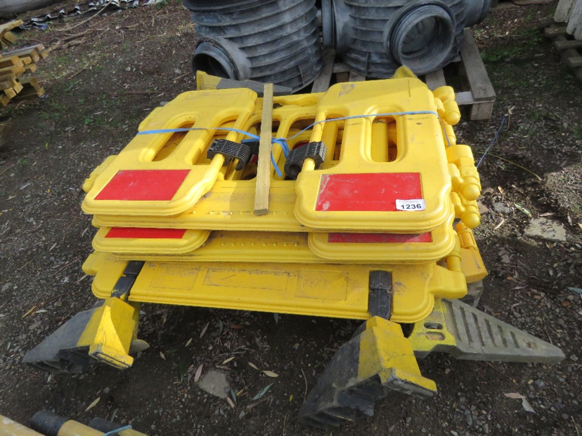 PALLET CONTAINING FOLDING BARRIERS. THIS LOT IS SOLD UNDER THE AUCTIONEERS MARGIN SCHEME, THEREFO - Image 2 of 2