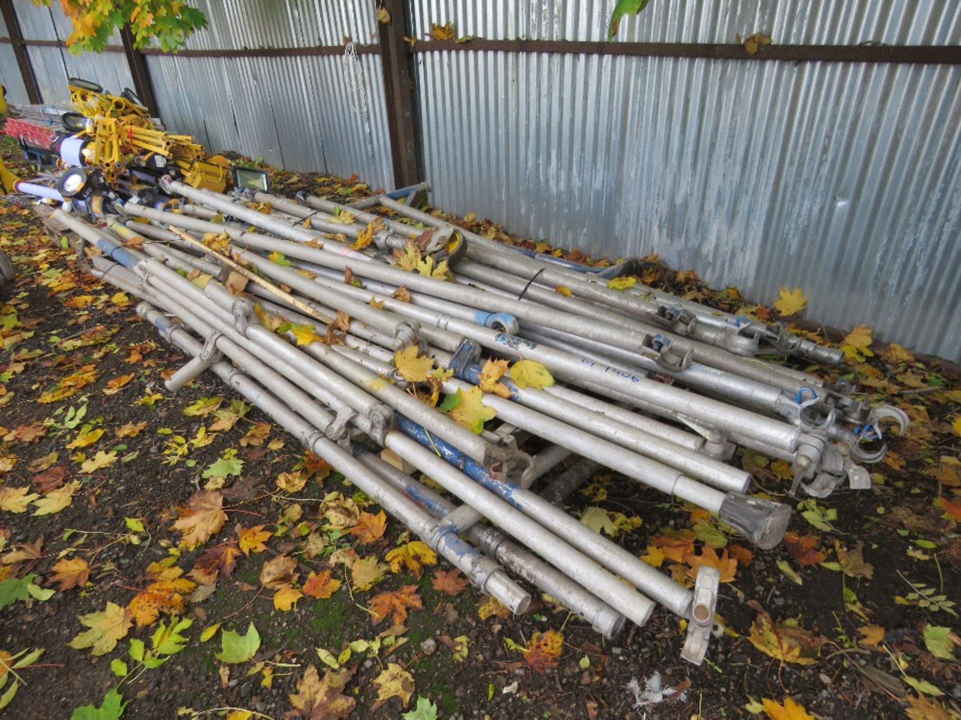 PALLET OF ALUMINIUM SCAFFOLD PARTS. THIS LOT IS SOLD UNDER THE AUCTIONEERS MARGIN SCHEME, THEREFO