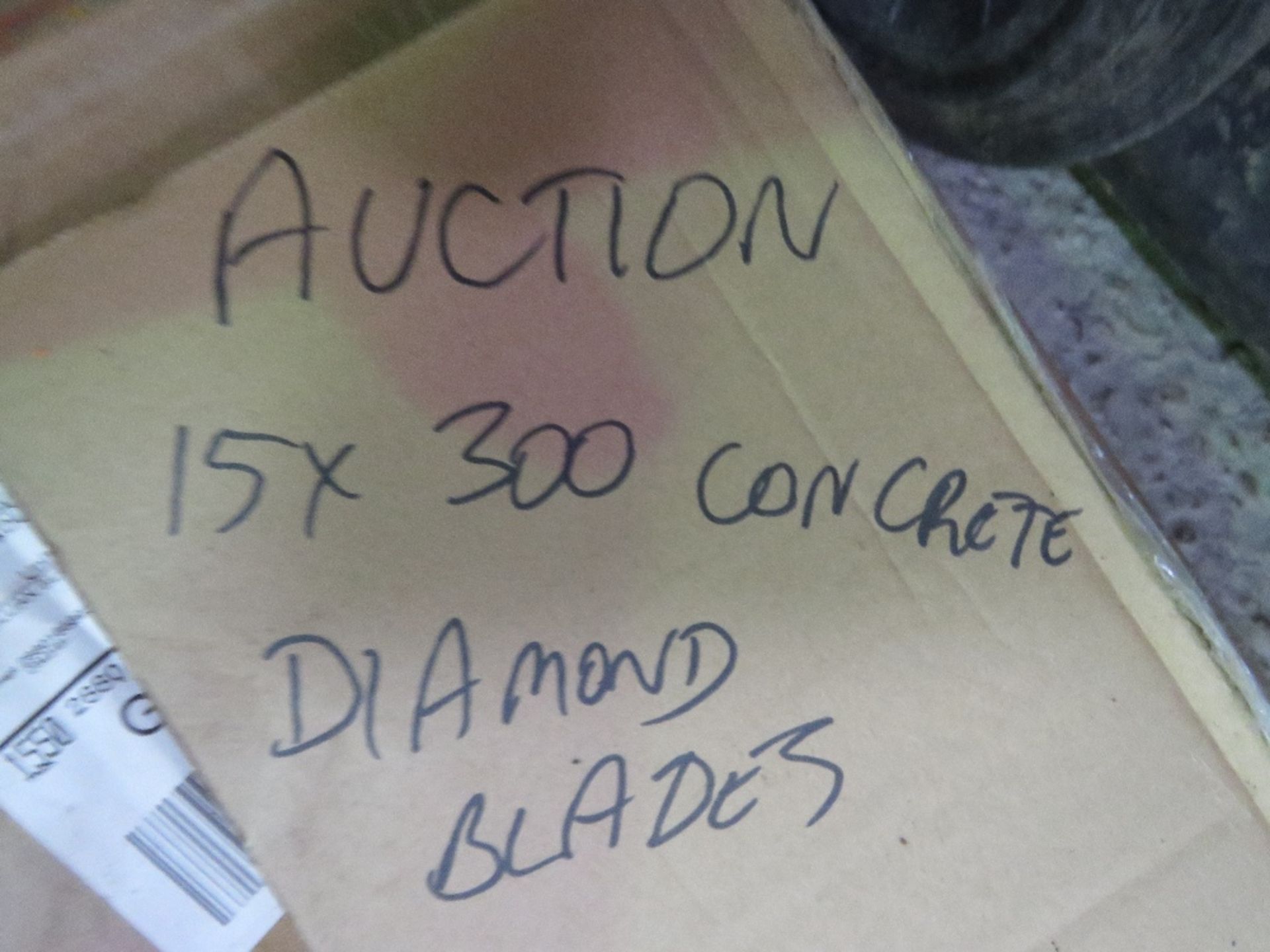 BOX CONTAINING 15NO DIAMOND CUTTING BLADES, 300MM DIAMETER. THIS LOT IS SOLD UNDER THE AUCTIONEER