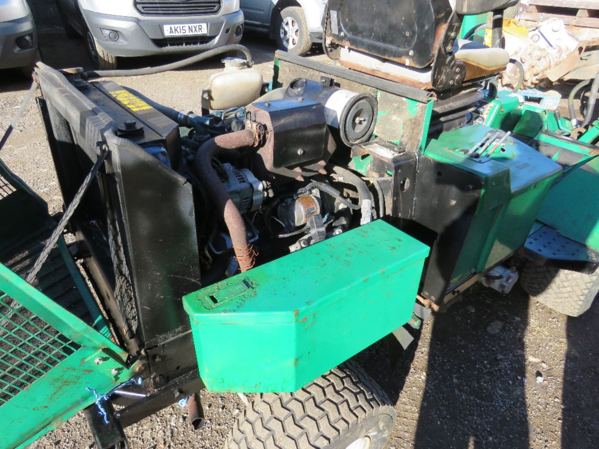 RANSOMES 213 RIDE ON TRIPLE MOWER WITH KUBOTA ENGINE. WHEN TESTED WAS SEEN RO RUN , DRIVE AND CYLIND - Image 7 of 7