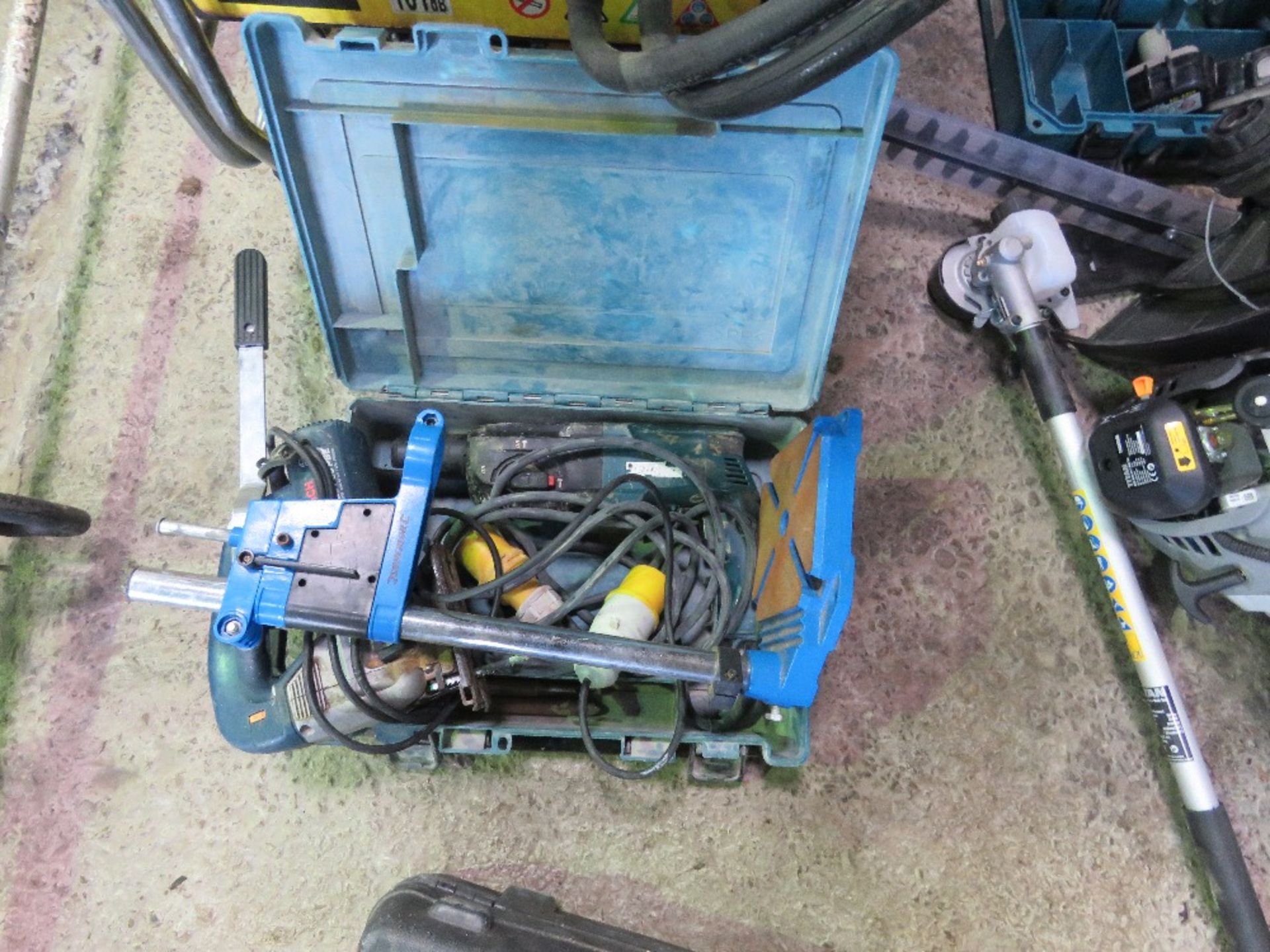 STAND, JISGAW AND A DRILL, 110VOLT. SOURCED FROM COMPANY LIQUIDATION. THIS LOT IS SOLD UNDER THE - Image 3 of 3