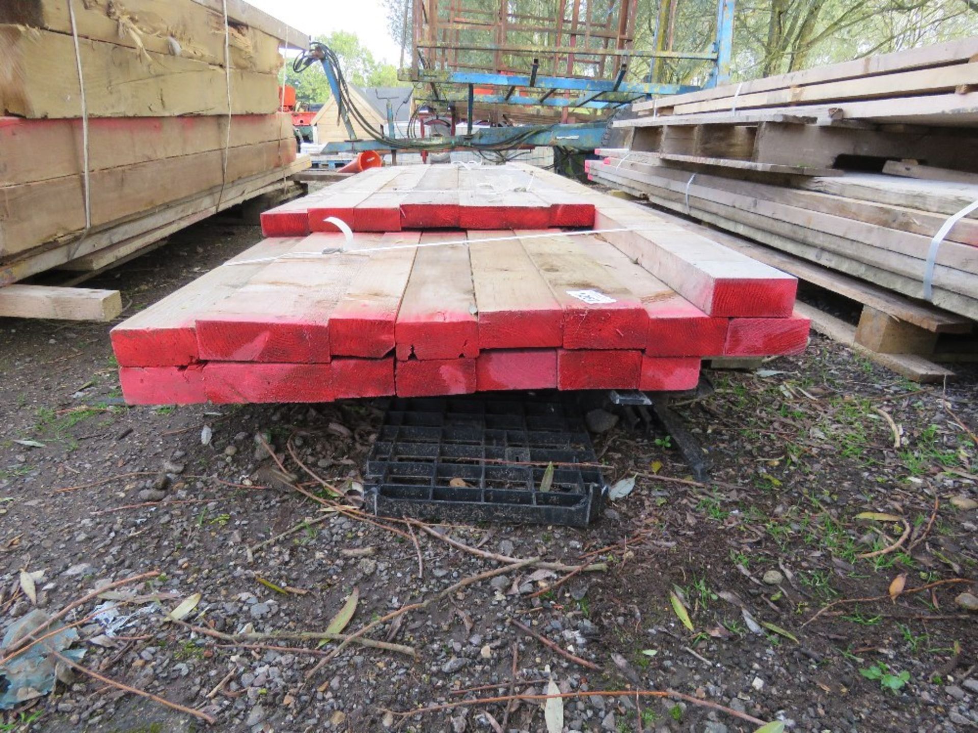 PALLET OF ASSORTED CONSTRUCTION TIMBER. THIS LOT IS SOLD UNDER THE AUCTIONEERS MARGIN SCHEME, THE - Image 2 of 3