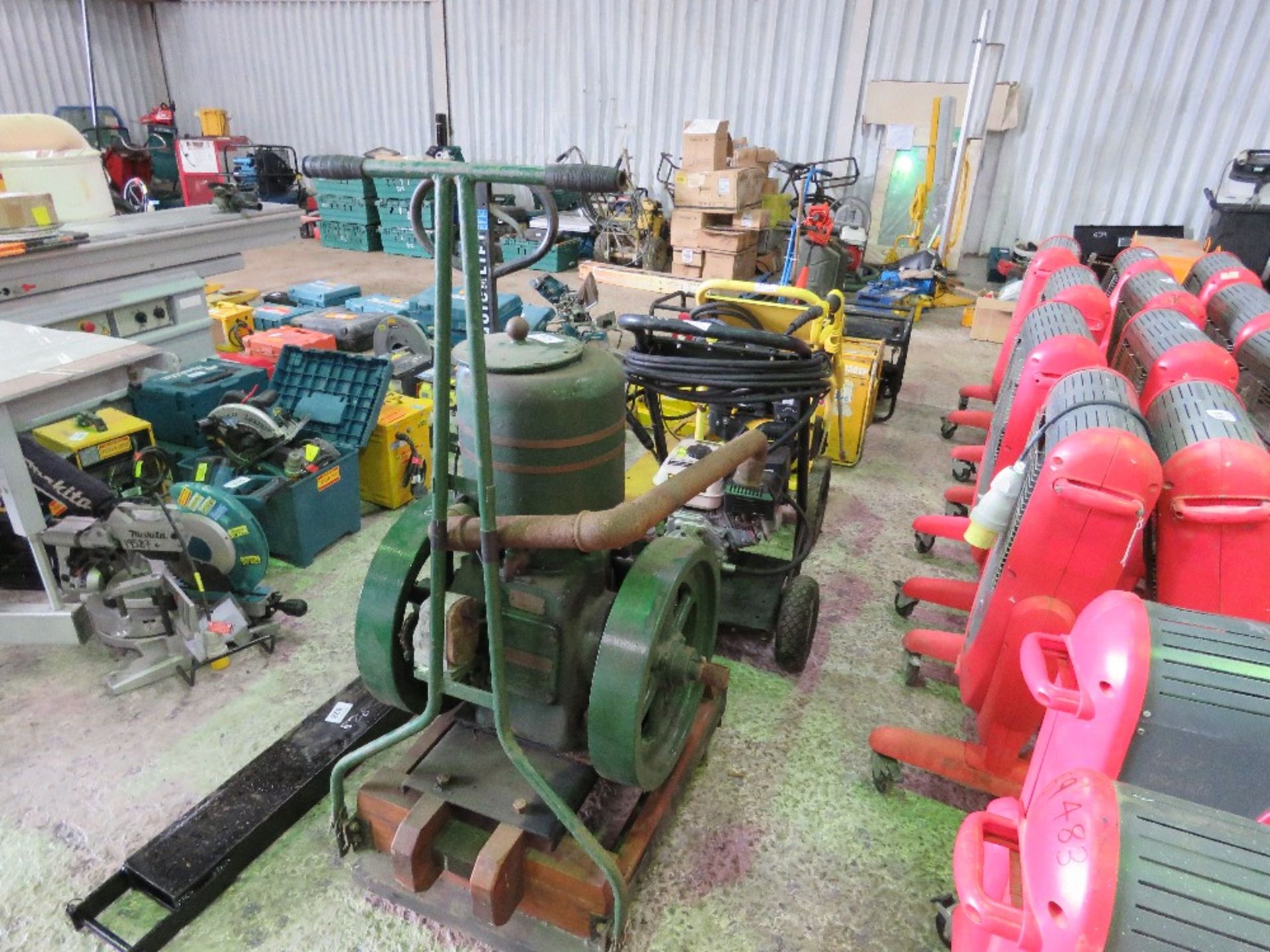 RA LISTER VINTAGE STATIONARY ENGINE ON WHEELED CHASSIS. - Image 3 of 4