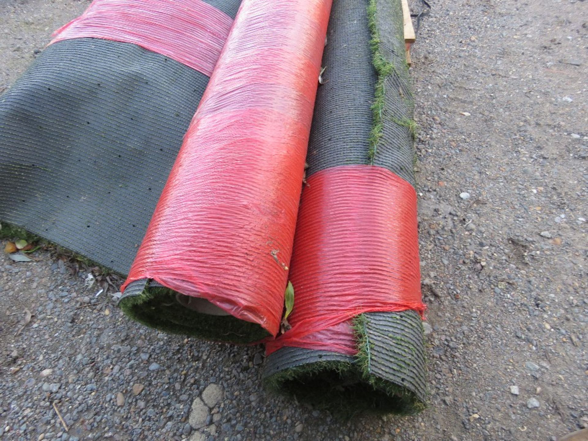 3 X ROLLS OF ASTRO TURF/FAKE GRASS. THIS LOT IS SOLD UNDER THE AUCTIONEERS MARGIN SCHEME, THEREFO - Image 2 of 3