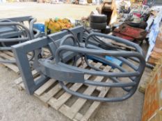 WRAPPED BALE SQUEEZE ATTACHMENT FOR TRACTOR FOREND LOADER OF FORKLIFT/TELHANDLER, UNUSED.