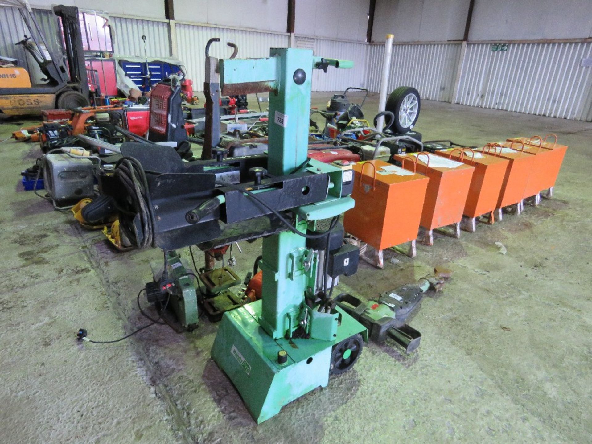 HANDYPRO 240VOLT POWERED UPRIGHT LOG SPLITTER, CONDITION UNKNOWN. THIS LOT IS SOLD UNDER THE AUCT