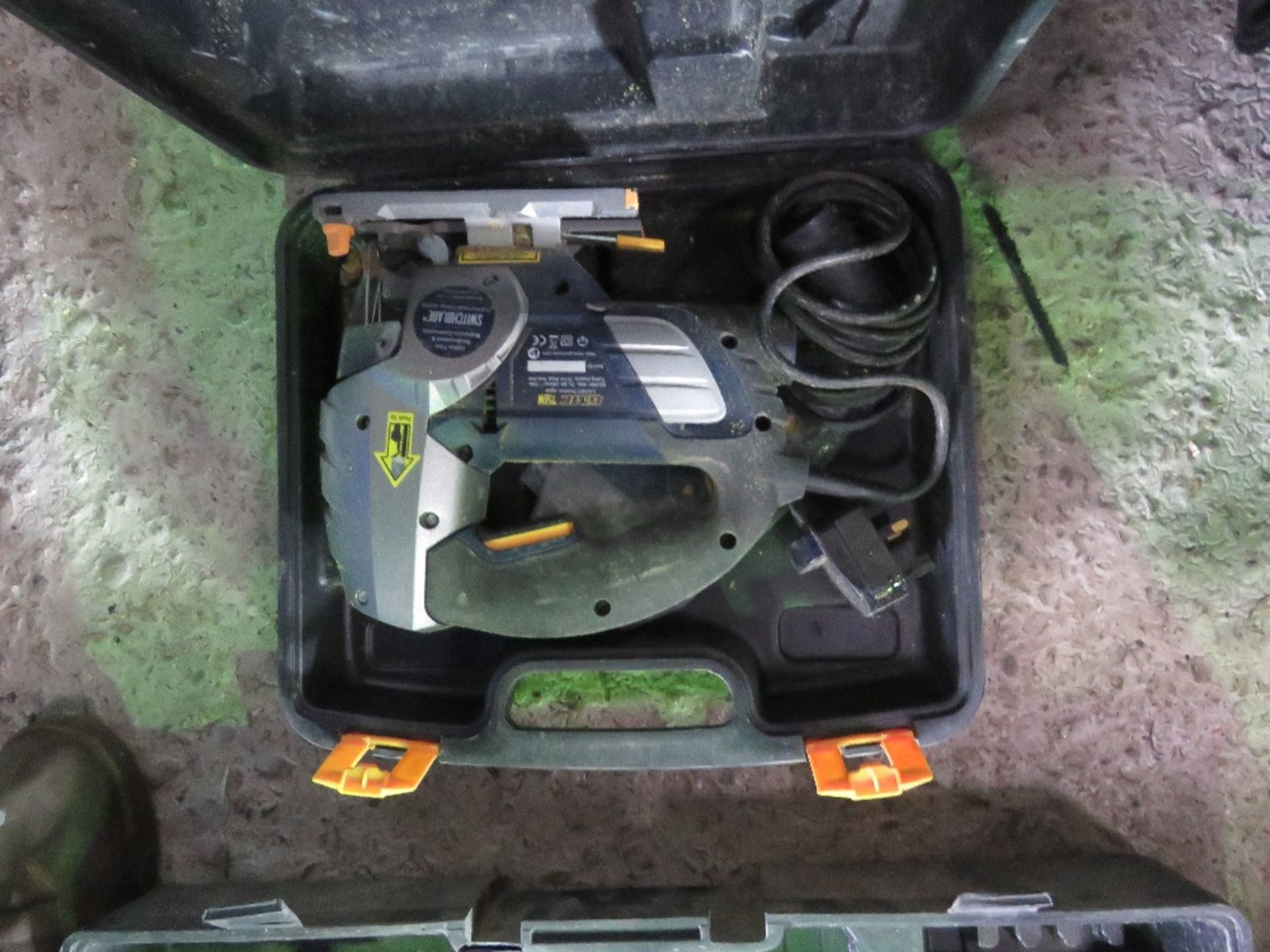 3 X POWER TOOLS: DRILL, GRINDER PLUS JIGSAW. THIS LOT IS SOLD UNDER THE AUCTIONEERS MARGIN SCHEM - Image 3 of 3