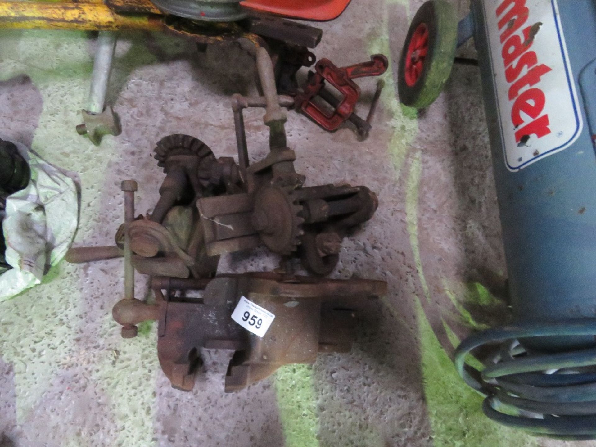 VICE AND 2 X CLAMP UNITS. THIS LOT IS SOLD UNDER THE AUCTIONEERS MARGIN SCHEME, THEREFORE NO VAT