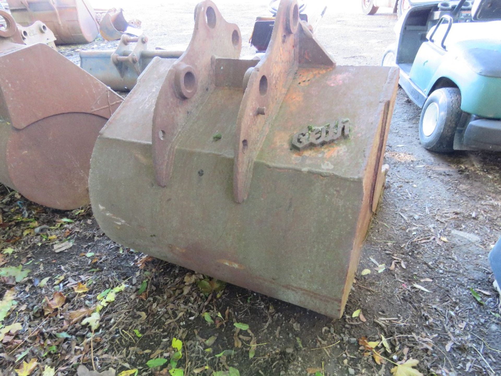 EXCAVATOR BUCKET, 3FT WIDTH ON 60/70MM PINS APPROX. - Image 4 of 4