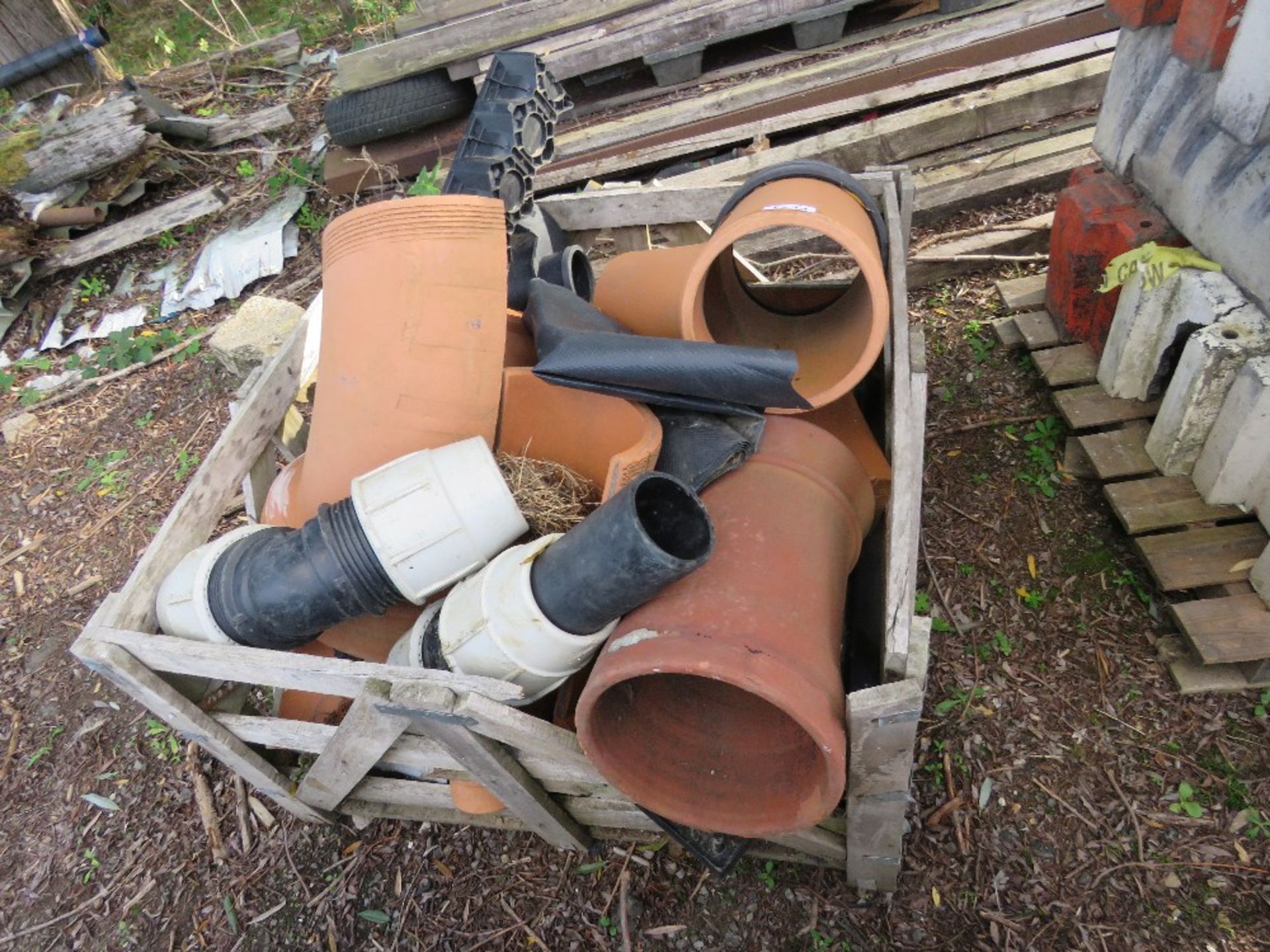 STILLAGE OF ASSORTED DRAINAGE PARTS. THIS LOT IS SOLD UNDER THE AUCTIONEERS MARGIN SCHEME, THEREF