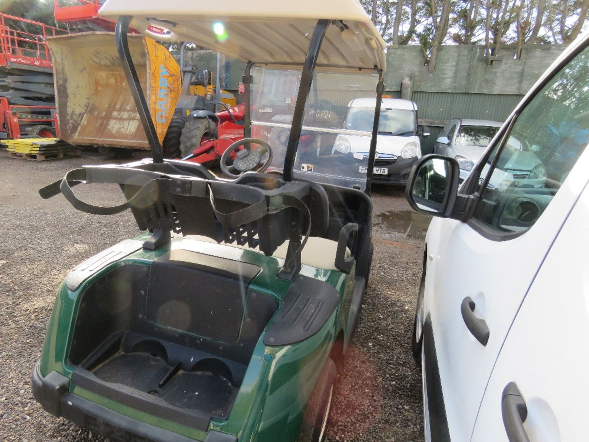 EZGO BATTERY POWERED GOLF BUGGY, YEAR 2013. WHEN TESTED WAS SEEN TO DRIVE, STEER AND BRAKE. WITH KEY - Image 4 of 6