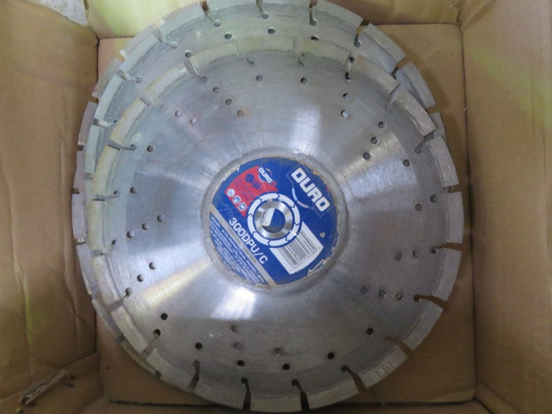 BOX CONTAINING 15NO DIAMOND CUTTING BLADES, 300MM DIAMETER. THIS LOT IS SOLD UNDER THE AUCTIONEER