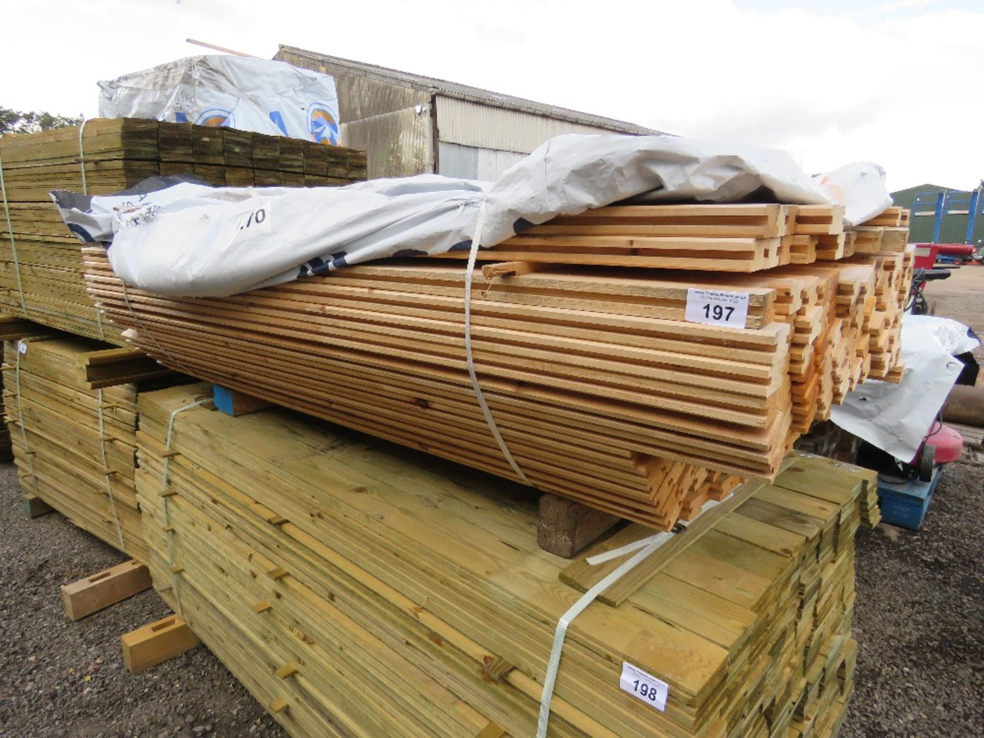 PACK OF UNTREATED H PROFILED TIMBER RAILS 1.85 METRE LENGTH X 55X 35MM APPROX.