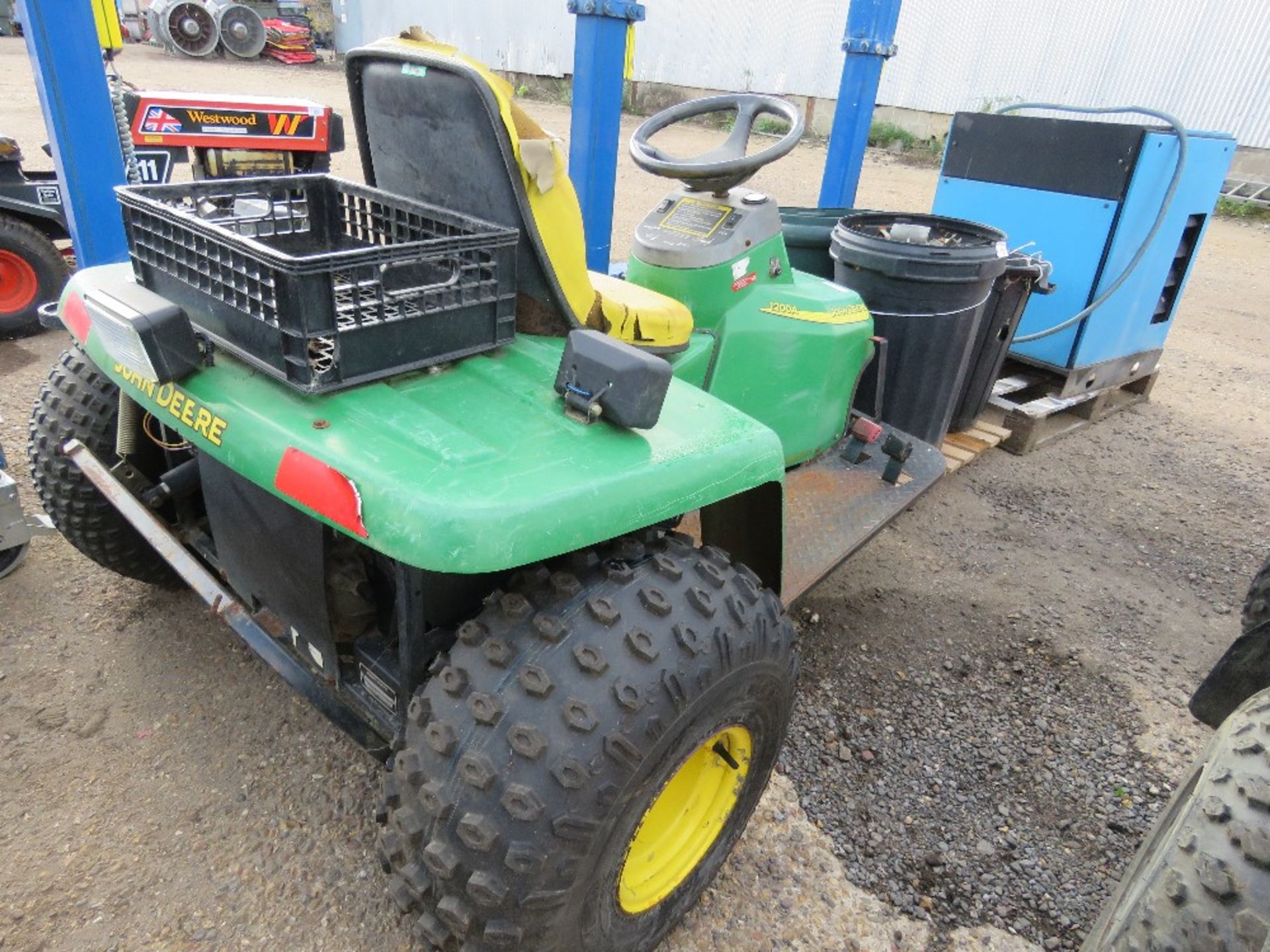 JOHN DEERE 1200A 3 WHEELED BUNKER RAKE UNIT. PETROL ENGINED. WHEN TESTED WAS SEEN TO START AND DRIVE - Image 2 of 4