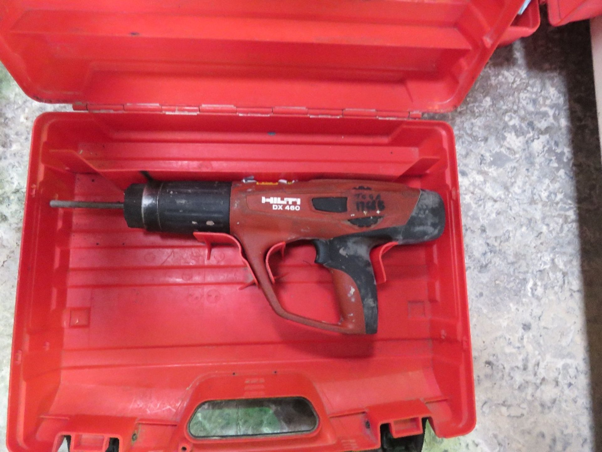 HILTI DX460 NAIL GUN.