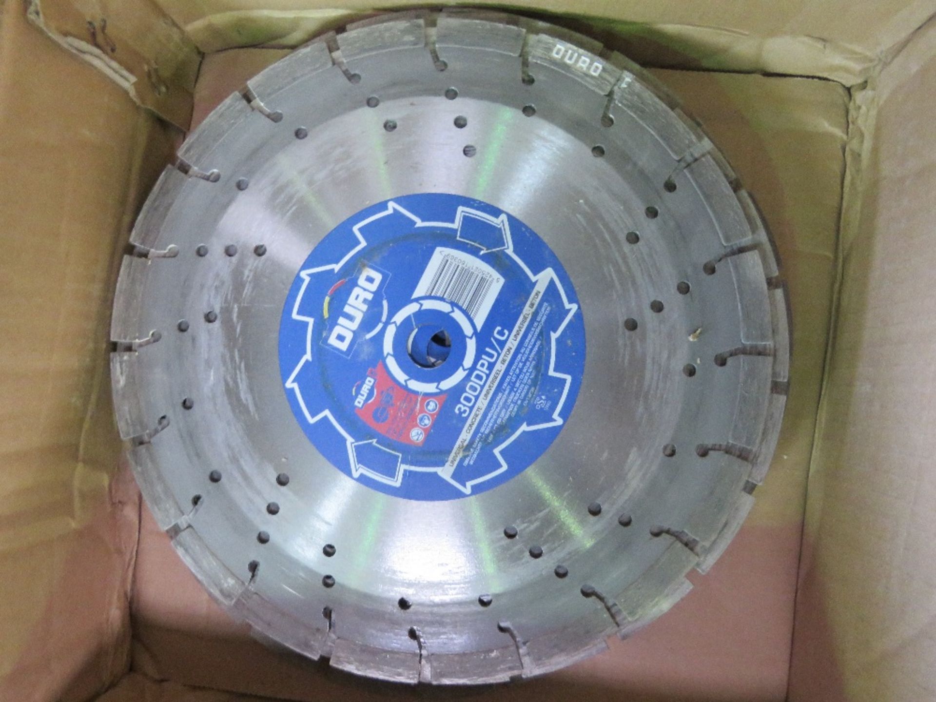 BOX CONTAINING 15NO DIAMOND CUTTING BLADES, 300MM DIAMETER. THIS LOT IS SOLD UNDER THE AUCTIONEER