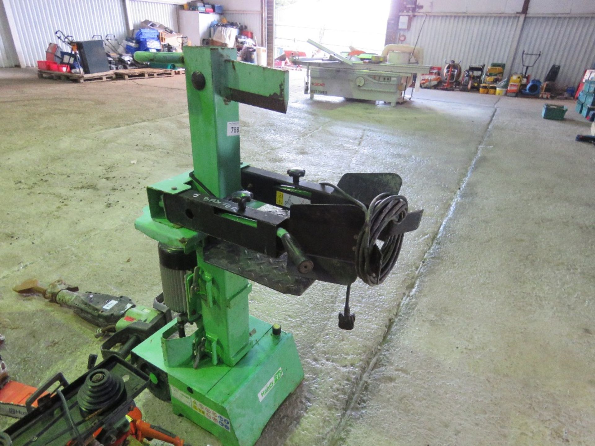 HANDYPRO 240VOLT POWERED UPRIGHT LOG SPLITTER, CONDITION UNKNOWN. THIS LOT IS SOLD UNDER THE AUCT - Image 3 of 5