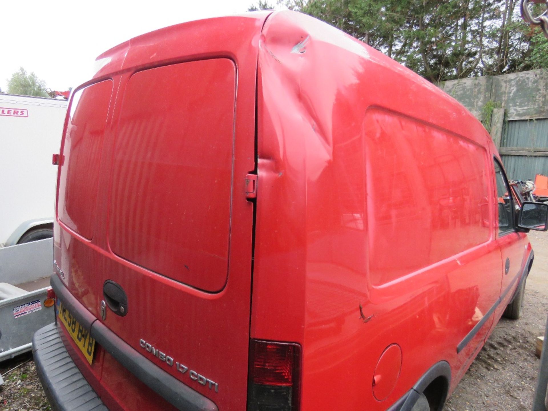 VAUXHALL COMBO PANEL VAN REG:NL58 BYB. MILES NOT SHOWING. TEST EXPIRED. SIDE DOOR. WHEN TESTED WAS S - Image 4 of 9