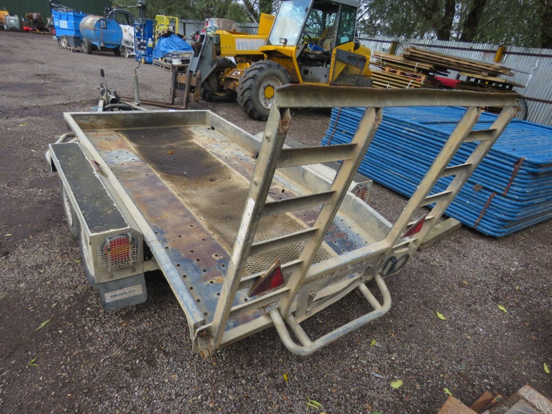 BRADLEY S2600PT TWIN AXLED MINI DIGGER PLANT TRAILER, YEAR 2008, PIVOT AXLE. 8FT X 4FT BED APPROX. - Image 7 of 8