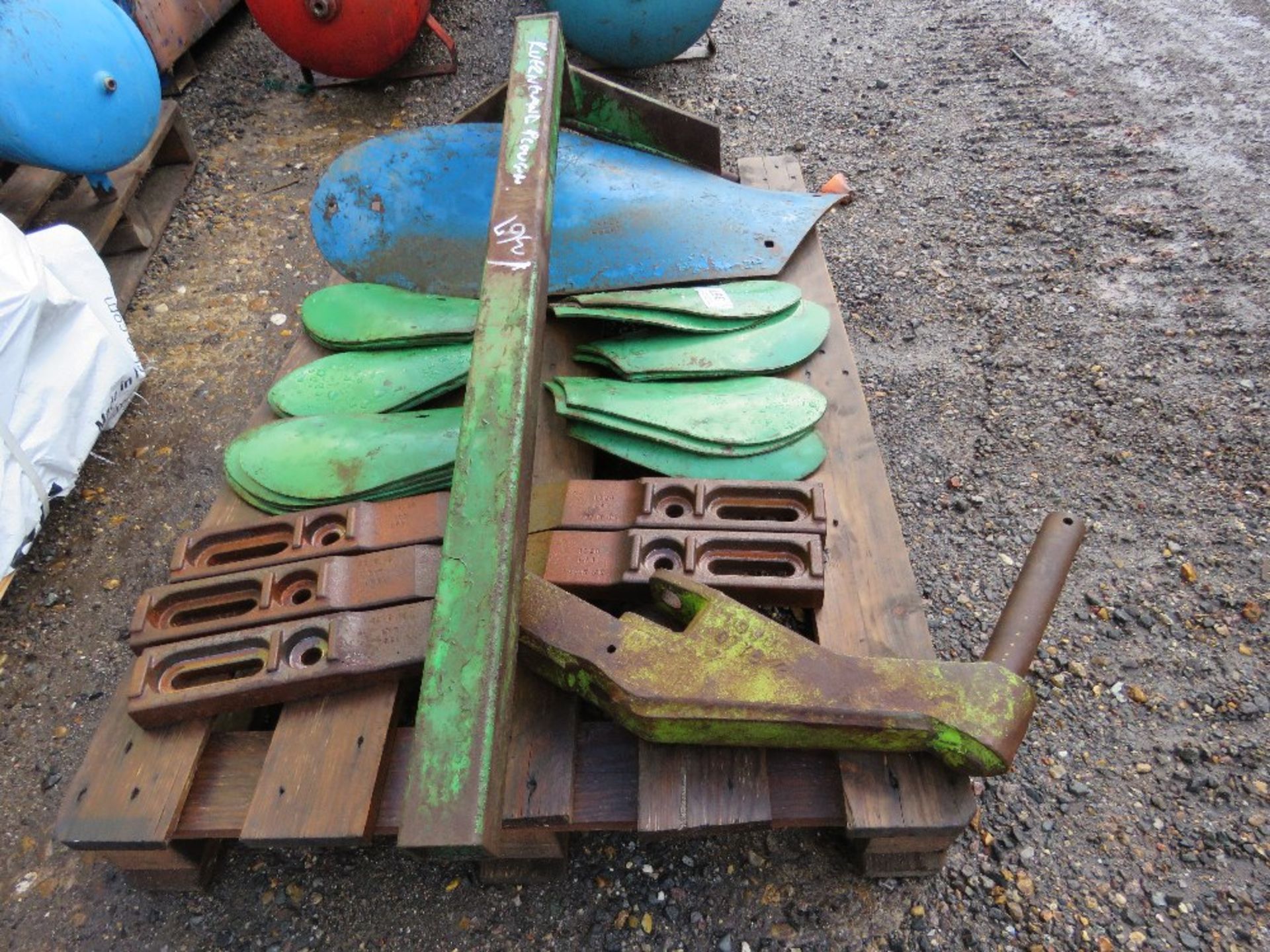 PALLET CONTAINING ASSORTED KVERNELAND PLOUGH PARTS. THIS LOT IS SOLD UNDER THE AUCTIONEERS MARGIN - Image 2 of 3