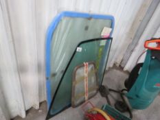 3 X PIECES OF JCB TELEHANDLER GLASS, LOOKS LIKE SCREEN AND 2 X DOOR GLASSES, SEE IMAGES FOR PART NUM