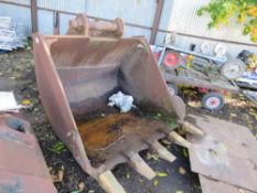 EXCAVATOR BUCKET, 4FT WIDTH ON 90MM PINS APPROX.